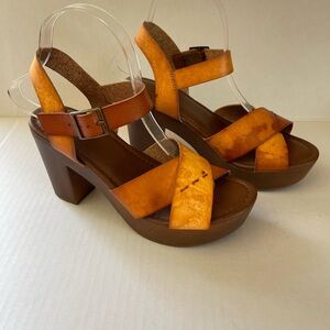 Universal Thread Women’s Size 7.5 Platform Block Heel Sandals Tan Brown